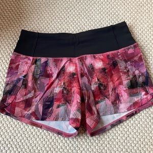 *new* Never worn Lululemon Speed Up Mid-Rise Lined Short 4"